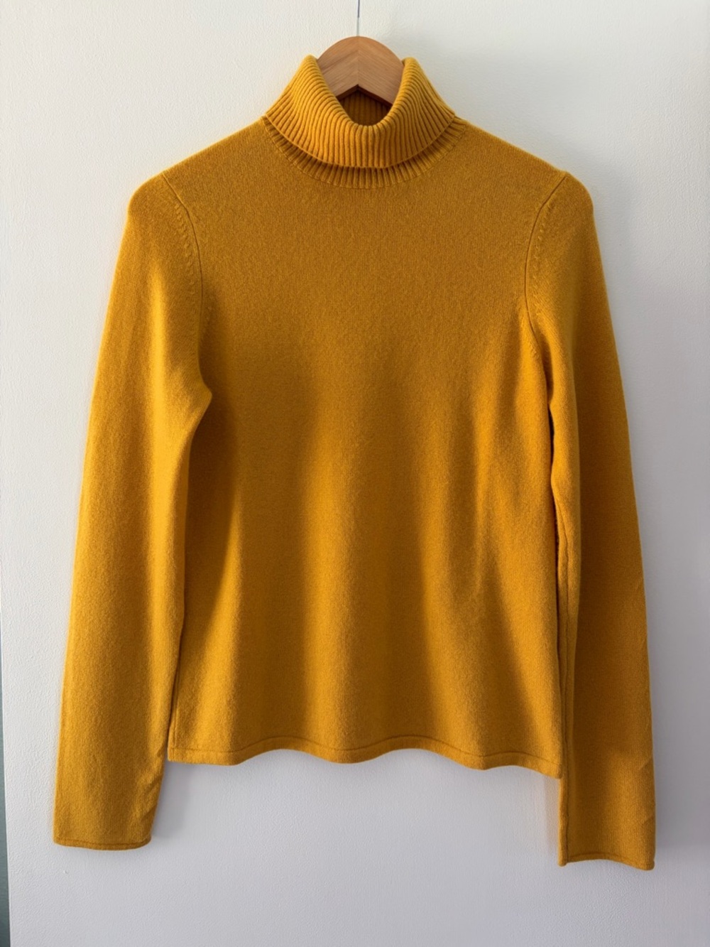 Bloomingdale's Women's M Petite Mustard Gold 100% Cashmere Turtleneck Sweater
